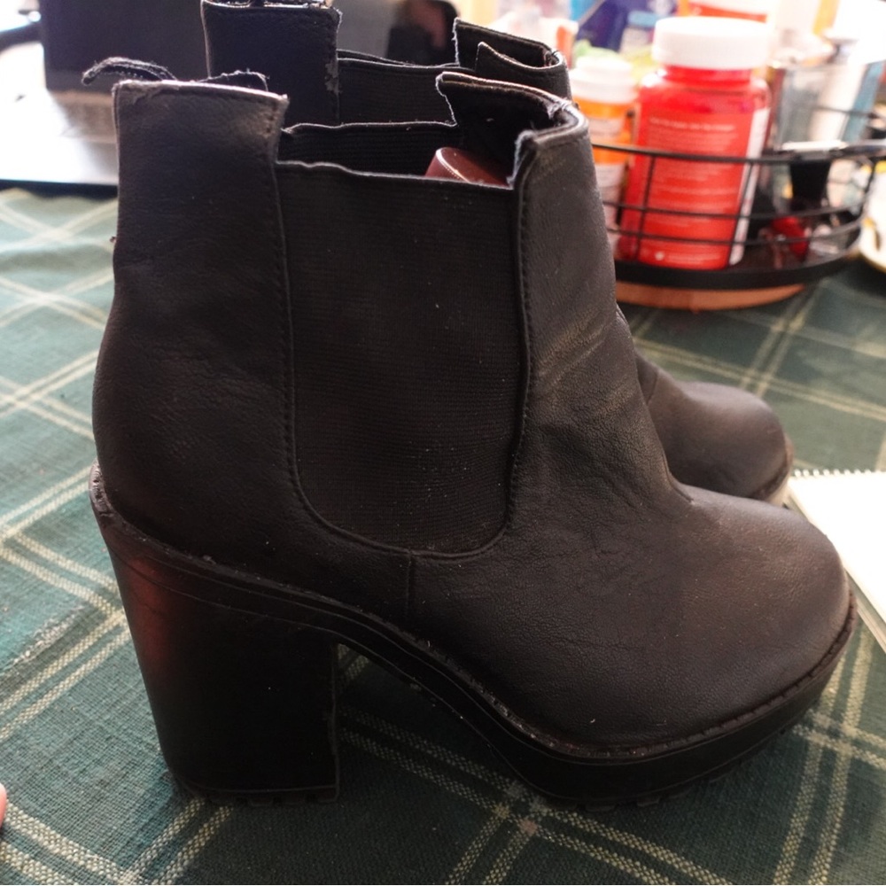 7. H&M Black platform heels